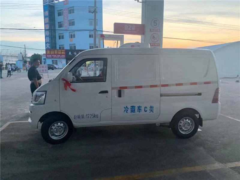 國(guó)六長(zhǎng)安v3面包型冷藏車(chē)